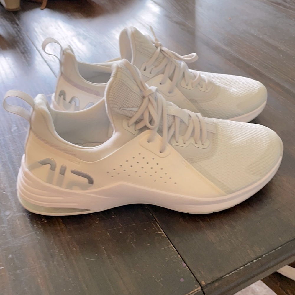NIKE AIR MAX